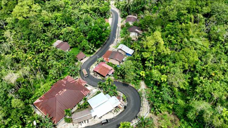 SEJUMLAH ruas jalan yang telah diperbaiki di Kepulauan Nias. Perbaikan infrastruktur ini merupakan bagian dari program Hasil Terbaik Cepat (PHTC) melalui Infrastruktur Terintegrasi (INSTANSI), sebagai langkah cepat Gubernur Bobby dalam menangani persoalan infrastruktur di Kepulauan Nias. Perbaikan ini diharapkan memperlancar akses transportasi warga serta mendukung aktivitas ekonomi masyarakat setempat.