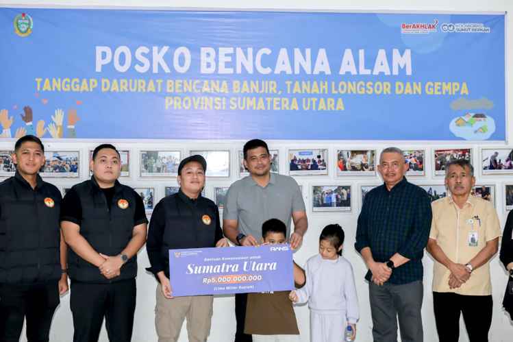 Gubernur Sumut Bobby Nasution didampingi sejumlah pimpinan OPD Pemprov Sumut, menyambut kedatangan Utusan Khusus Presiden Bidang Pembinaan Generasi Muda dan Pekerja Seni yang dipimpin Prio Bagja bersama tim lainnya di Gedung Bhakti Kwarda Sumut, Jalan AH Nasution No. 7 Medan, Sabtu (6/12/2025).