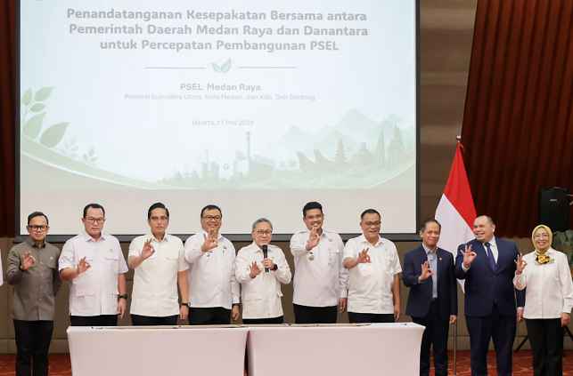 Gubernur Sumatera Utara (Sumut) Muhammad Bobby Afif Nasution menandatangani nota kesepakatan (MoU) percepatan pembangunan Pengolahan Sampah Menjadi Energi Listrik (PSEL) bersama Danantara di Jakarta, Senin (11/5/2026).